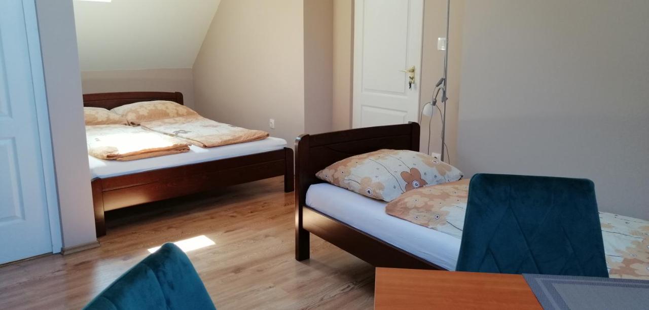 Apollo Vendeghaz Apartment Edeleny Luaran gambar