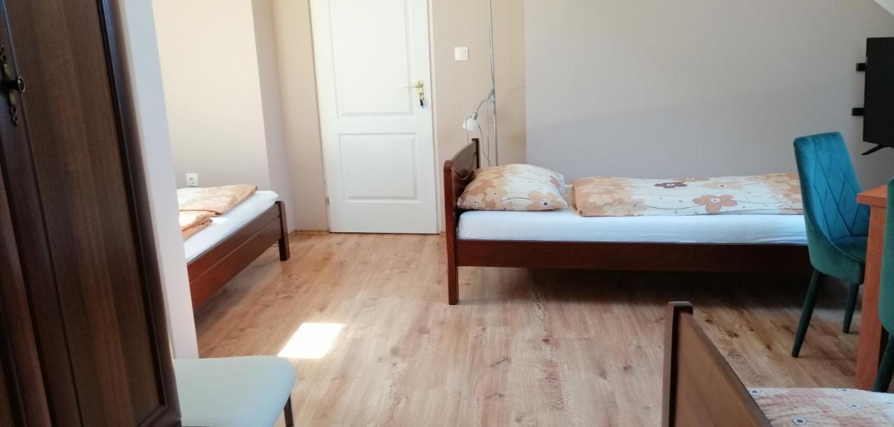 Apollo Vendeghaz Apartment Edeleny Luaran gambar