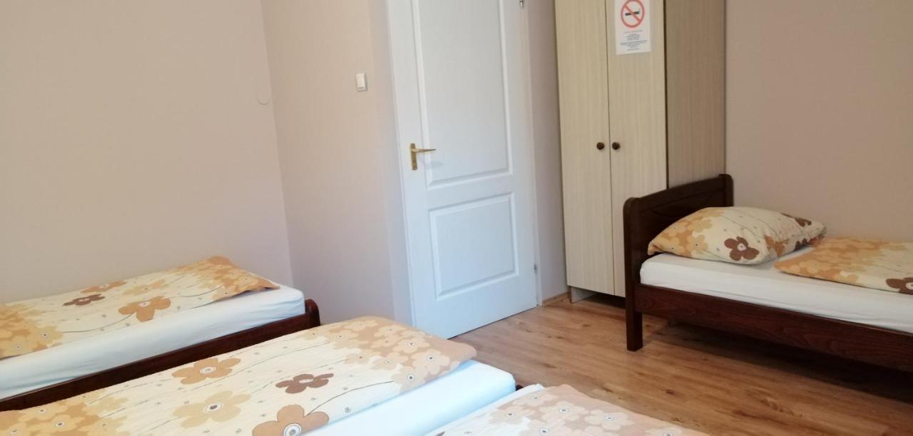 Apollo Vendeghaz Apartment Edeleny Luaran gambar