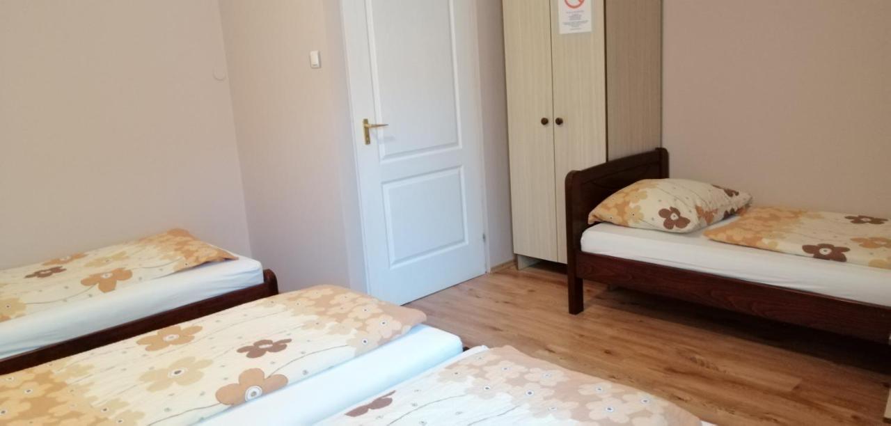Apollo Vendeghaz Apartment Edeleny Luaran gambar