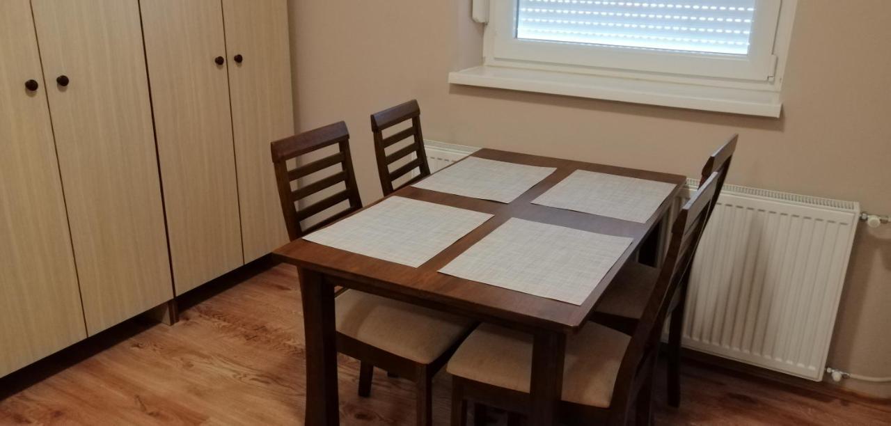 Apollo Vendeghaz Apartment Edeleny Luaran gambar