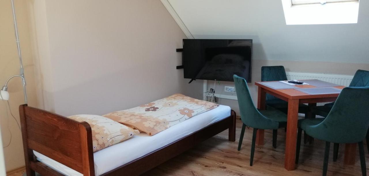 Apollo Vendeghaz Apartment Edeleny Luaran gambar