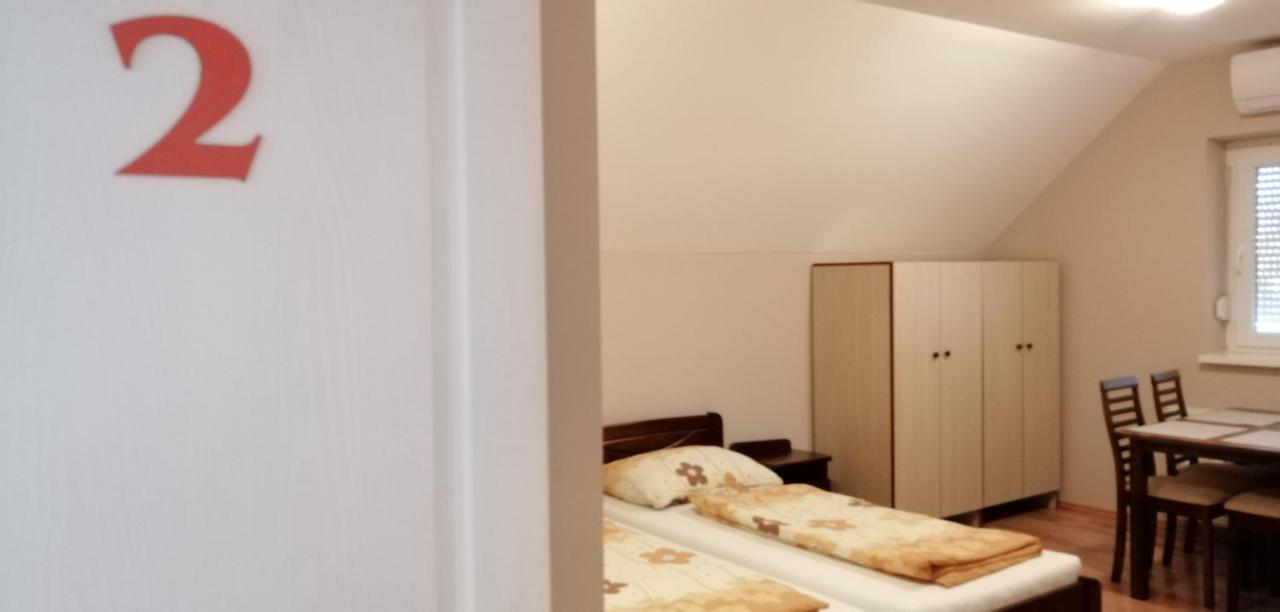 Apollo Vendeghaz Apartment Edeleny Luaran gambar