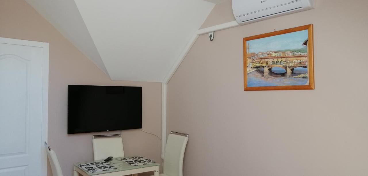 Apollo Vendeghaz Apartment Edeleny Luaran gambar
